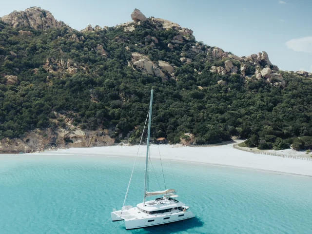 Les eaux cristallines et le sable blanc de Roccapina