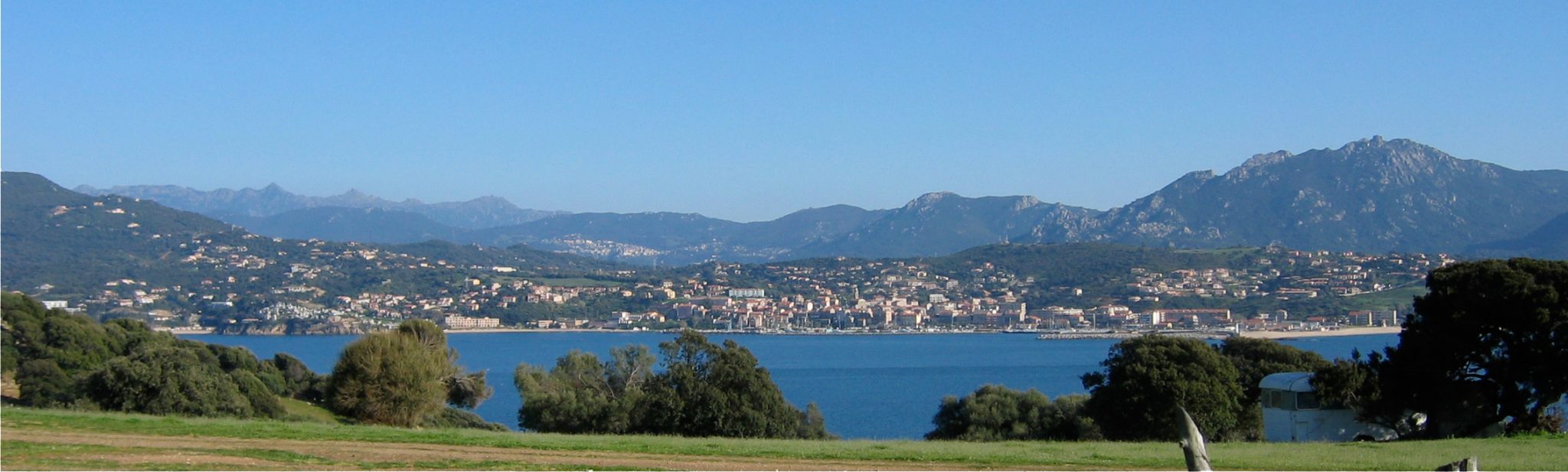 Vers Ajaccio, vue sur Propriano et le golfe du valinco en corse du sud